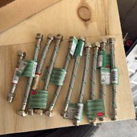 Lot de tuyaux flexibles Neoflex pour robinetterie neuve