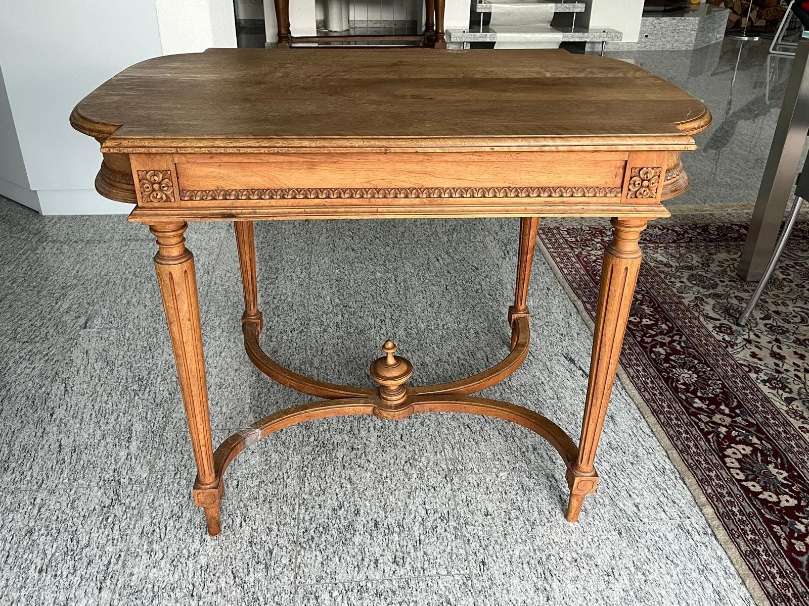 Tavoli: Antiker Tisch Stil Louis XVI – Usato da Nürensdorf venduto da myme01