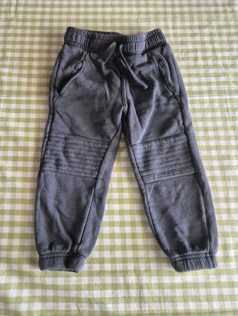 Bequeme H&M Kinder Trainerhose, Gr. 98, Grau