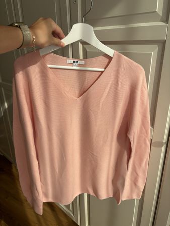 Uniqlo knitwear Size S in pale pink beige colour NP: 70.-