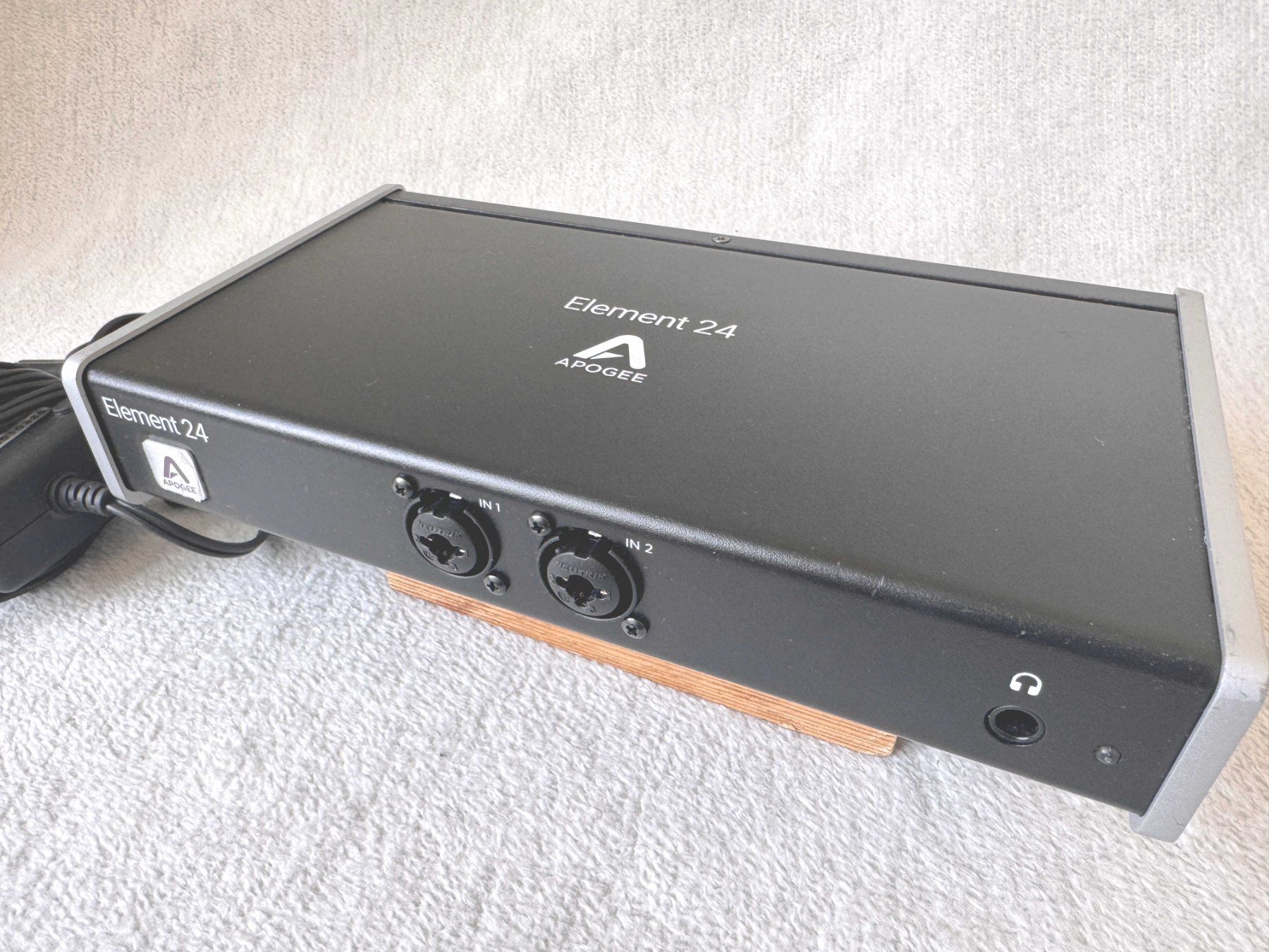 Apogee Studioequipment: Apogee Element 24 Thunderbolt Audio Interface optical analog – Gebraucht aus Zürich von Malco0
