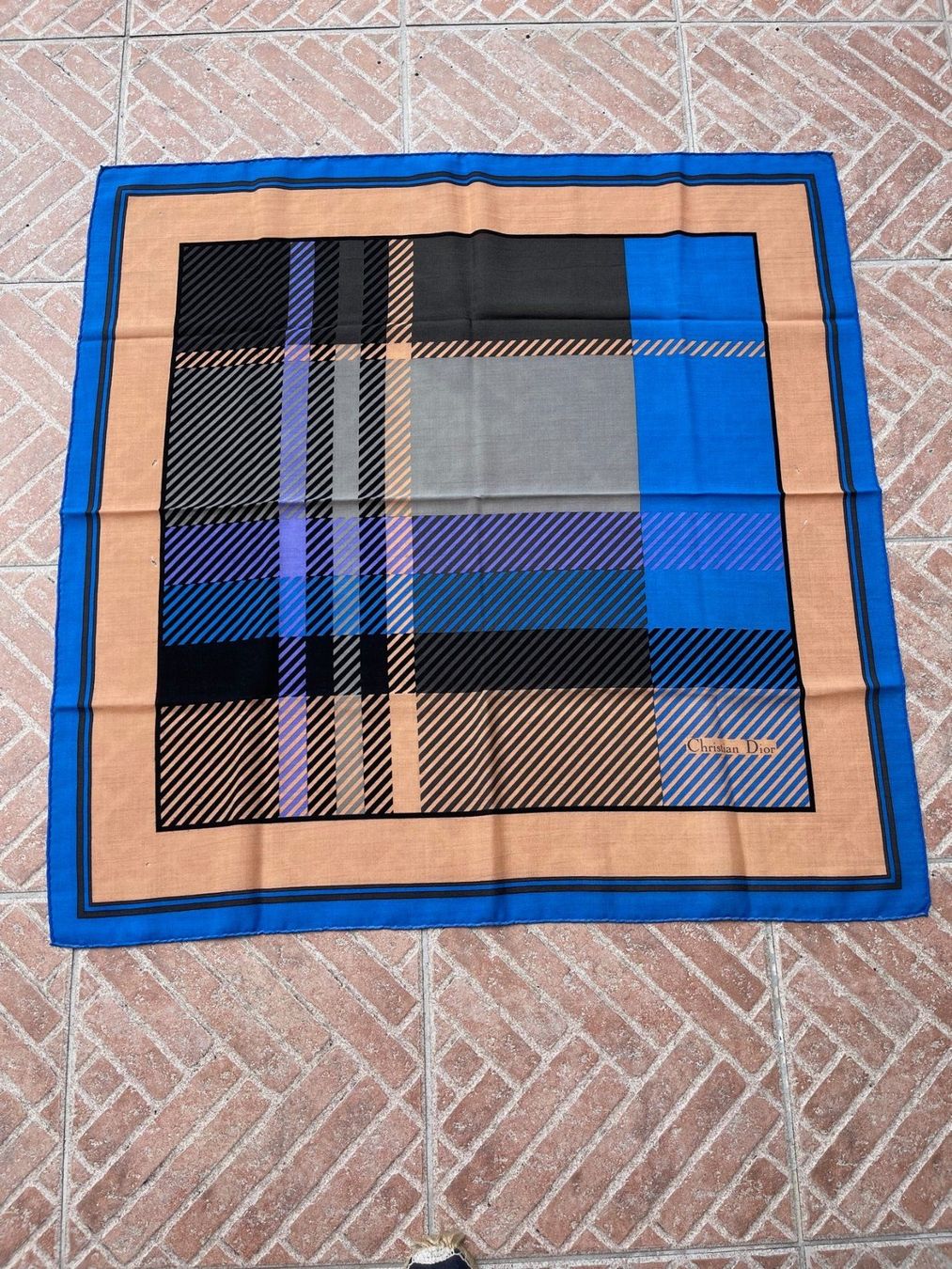 Dior Foulard & Sciarpe: Châle Christian DIOR – Usato da La Croix (Lutry) venduto da Sporades 2