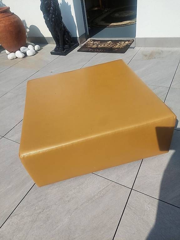 Hocker: Hocker Goldig 92 x 92 cm – Gebraucht aus Ermenswil von Ingram0 1