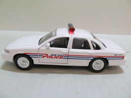 FORD CROWN VICTORIA   MIAMI BEACH POLICE   1:43