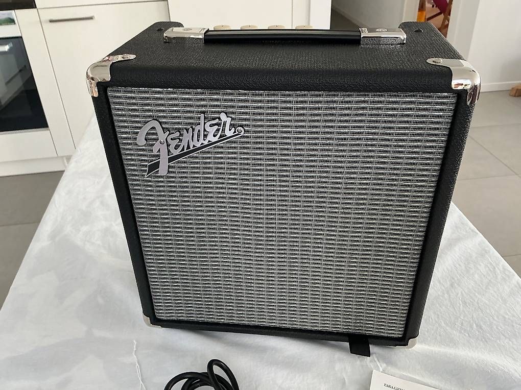 Amplificatori: Ampli basse Fender Rumble 15 watts  – Nuovo e nell'imballaggio originale da Lausanne venduto da vox65 1