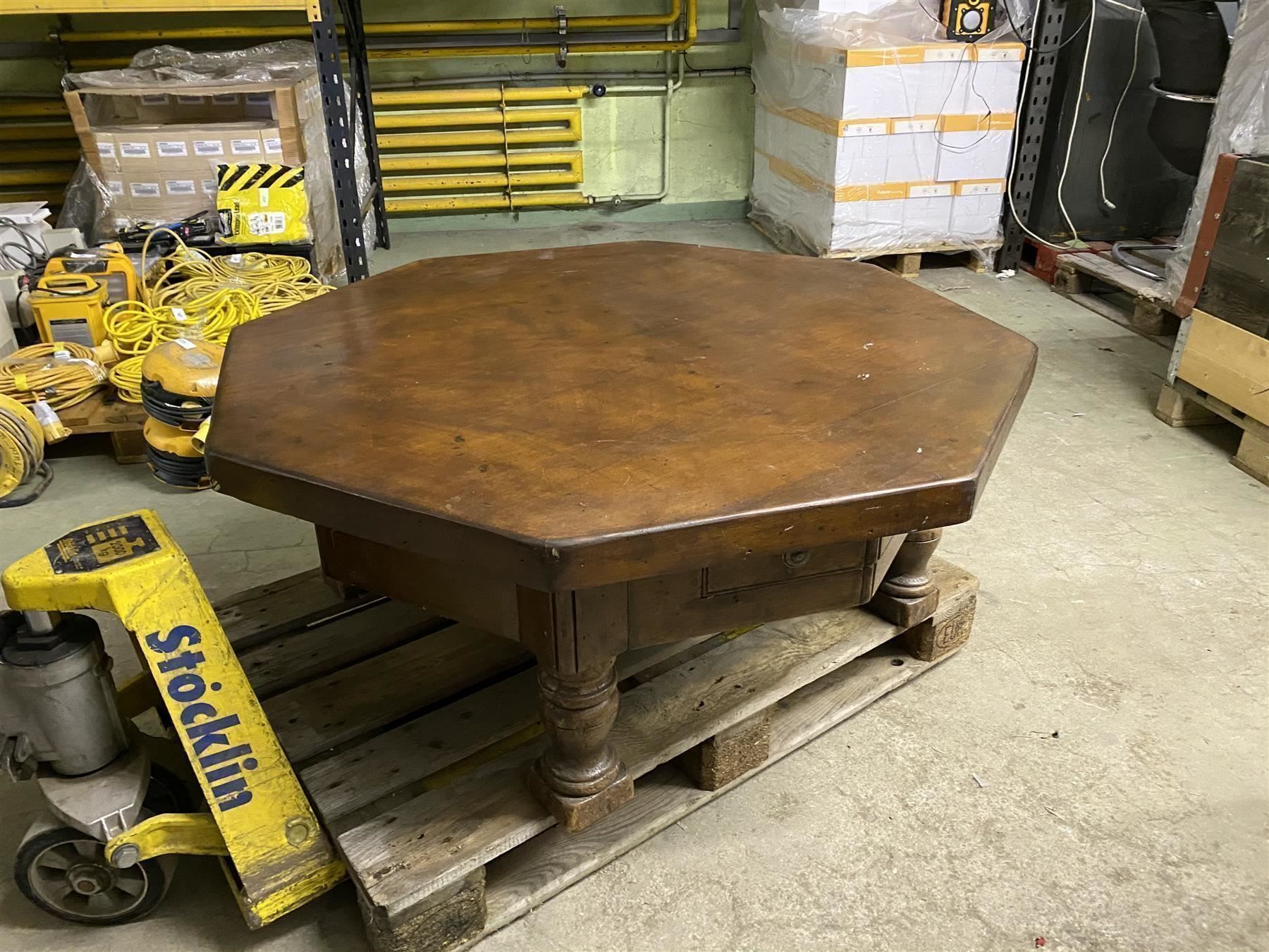 Tavoli: alter massivholz Couch-Tisch Schublade – Usato da Necker venduto da liq24