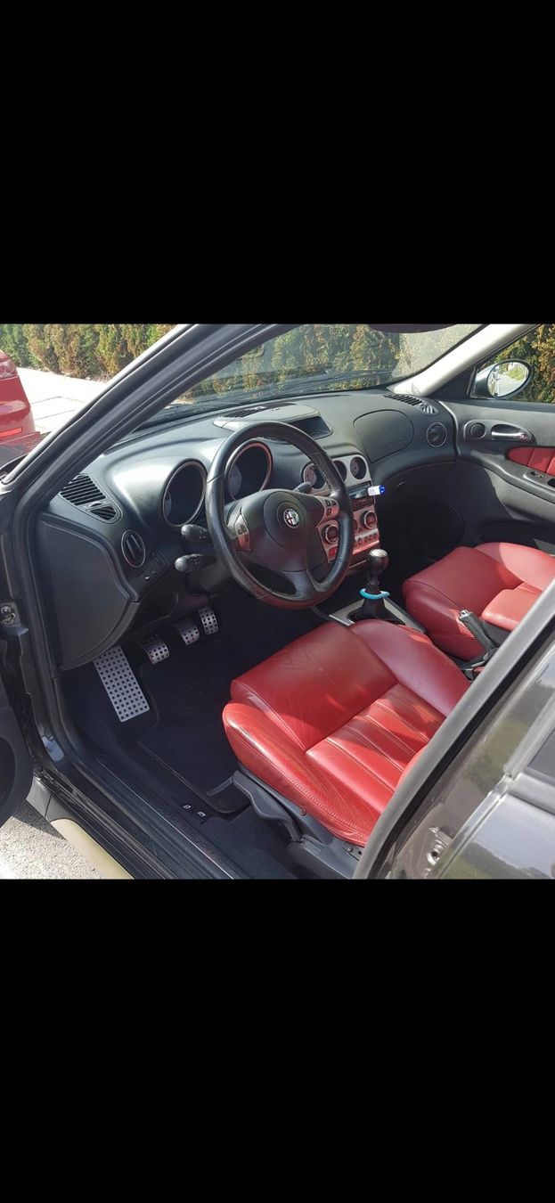 Alfa Romeo Automobili: Alfa Romeo 156 Crosswagon Q4 – Usato da Luzern venduto da Fruengi 4