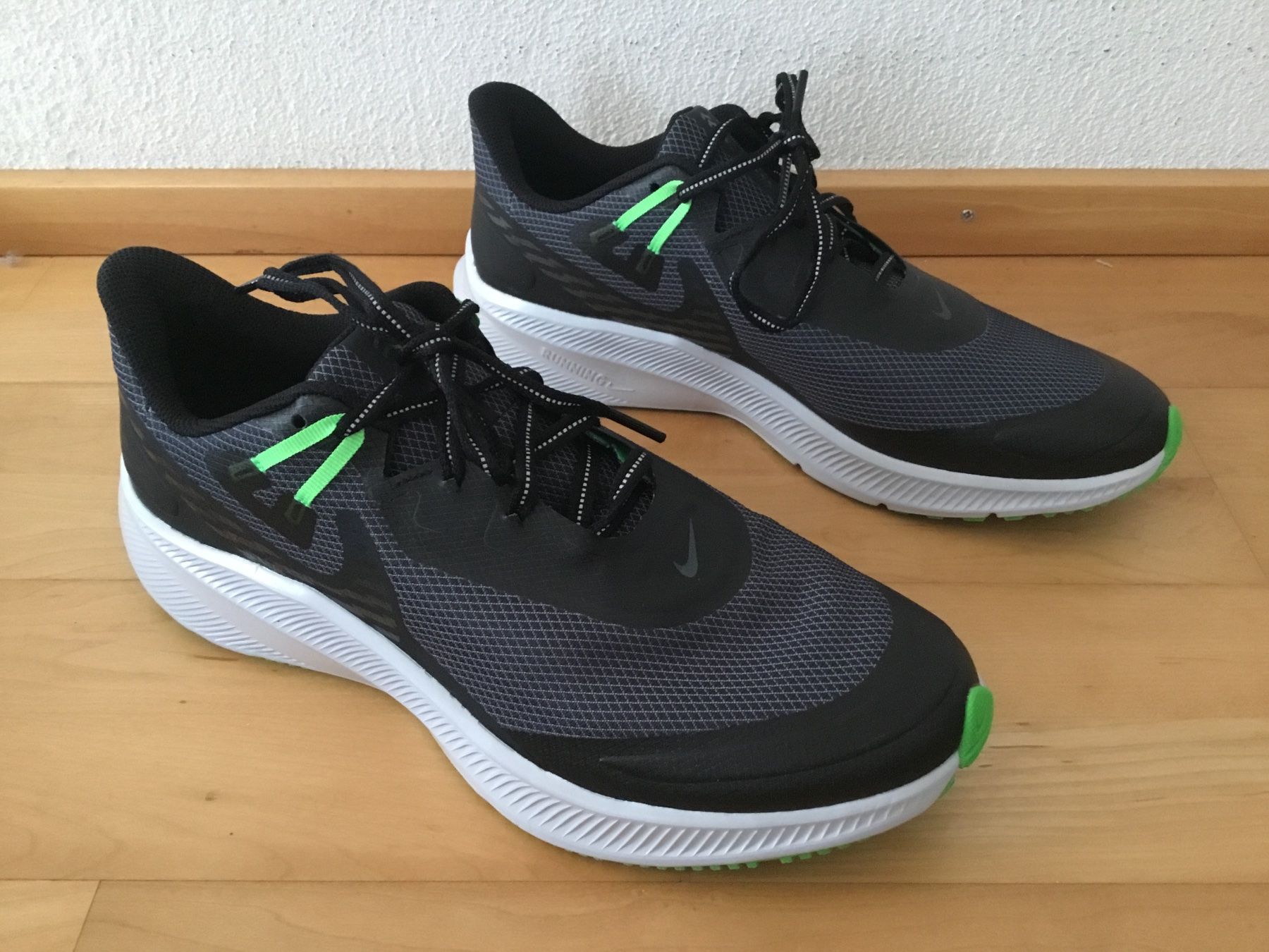 Nike Scarpe da uomo: Nike Running - Jogging Schuhe, Men, Gr. 44, neu – Nuovo e nell'imballaggio originale da Chur venduto da Jacky17 8
