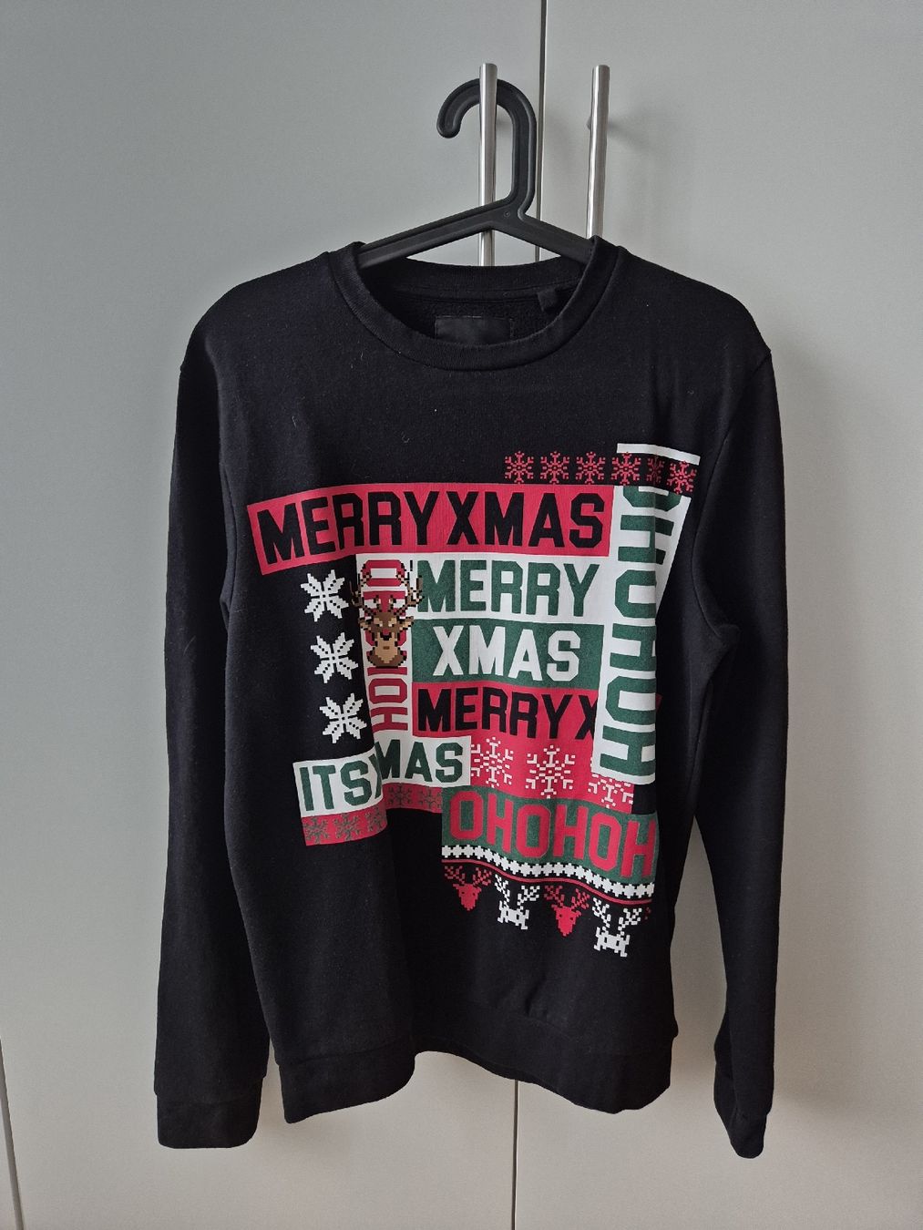 C&A Pullover & Sweatshirts: Gratis Versand Weihnachtspullover schwarz mit Aufdruck – Gebraucht aus Schachen LU von emotionblur
