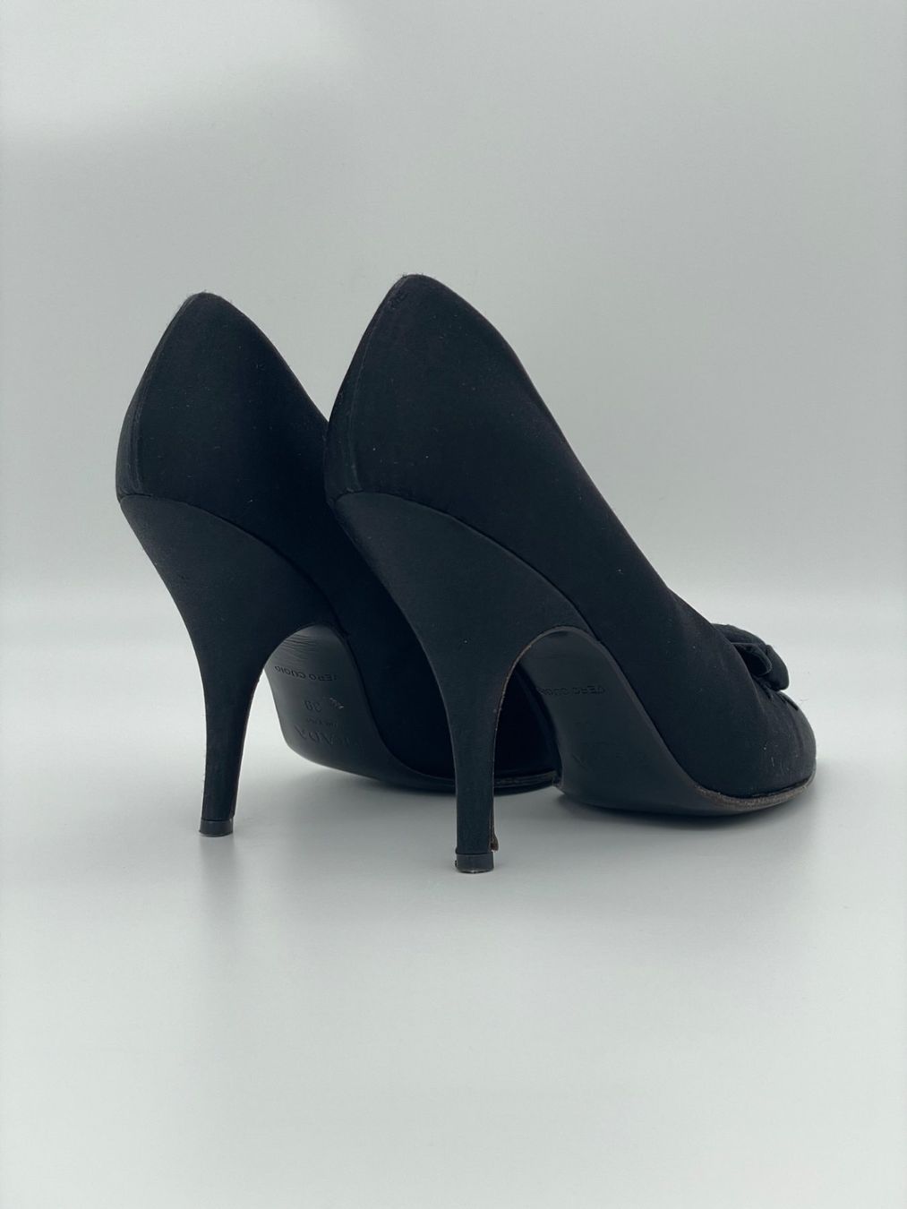 Prada Damenschuhe: Prada Rose Satin Pump EU 39 Schwarz – Gebraucht aus Zürich von shoe_shop 3
