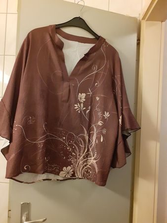 Damen Tunika braun mit Blumenmuster weiter Schnitt.G 46