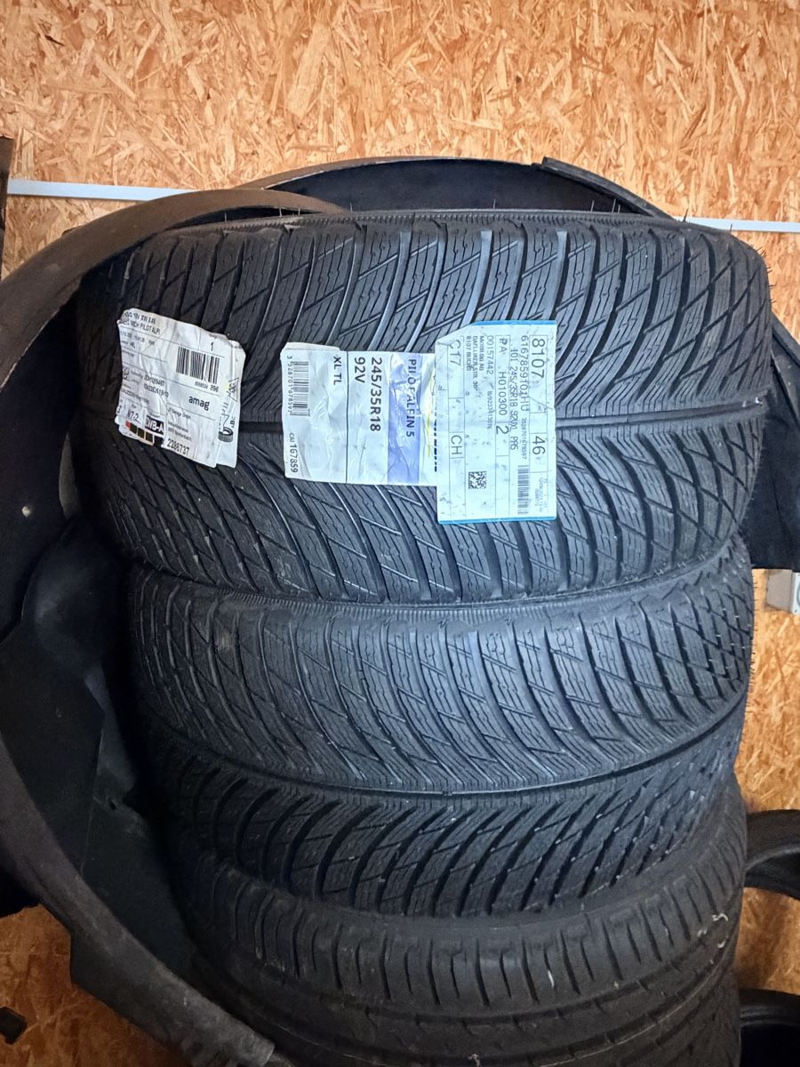 Pneus & Roues: 245 35 18 92V – Neuf avec emballage d'origine à Brunnen par medo1994