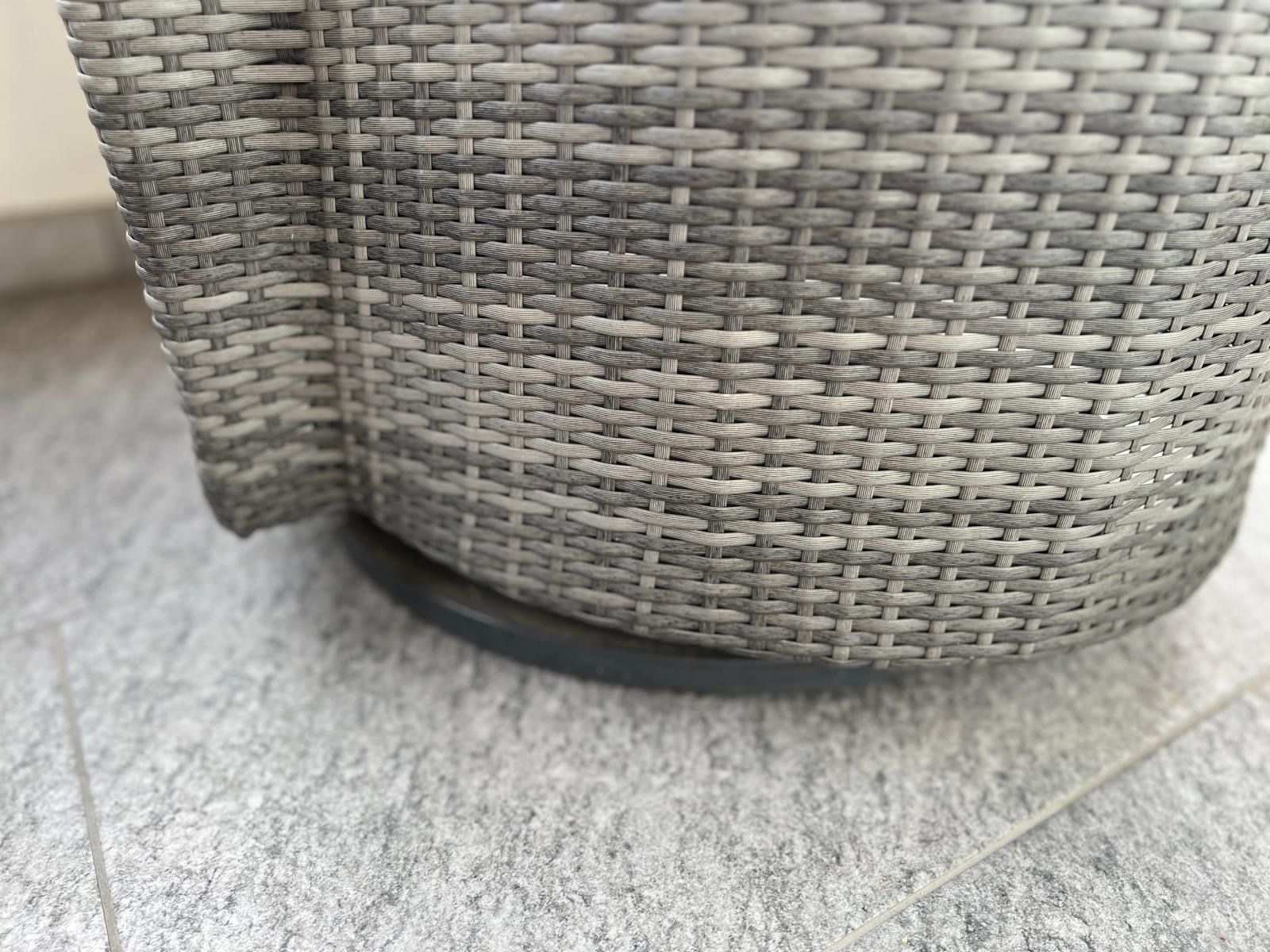 Fauteuils: 2x fauteuils de jardin pivotants + table d'appoint – D'occasion à St-George par alaixee 1