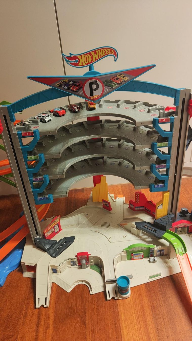 Hot Wheels Spielzeuge: Hot Wheels City Megacity Parking Garage – Gebraucht aus Dietikon von mic_5rjw