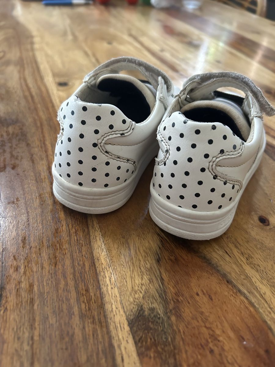 Geox Scarpe per ragazze: Baskets GEOX blanches enfant taille 27 avec pois – Usato da Nyon venduto da adelaidem 1