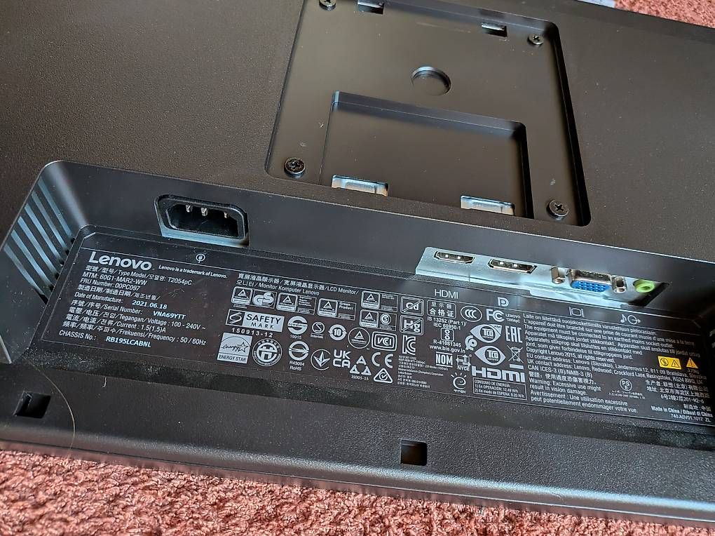 Monitor: Lenovo 20" monitor (50cm) – Usato da Zürich venduto da witch_finder 2
