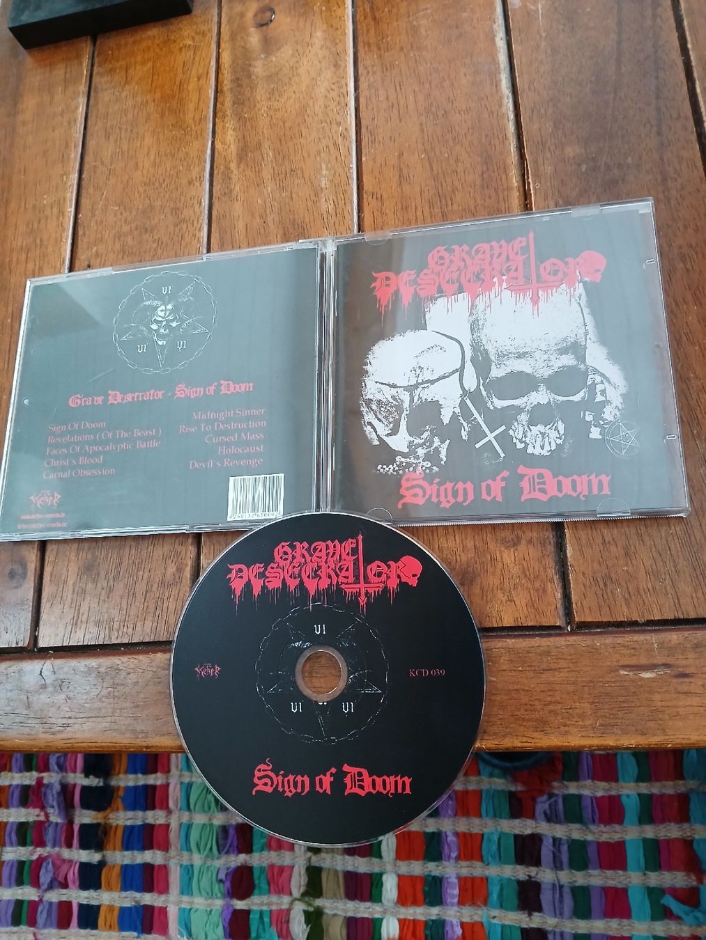CDs: grave desecrator- sign... – Gebraucht aus St-Cergue von VeganWarrior