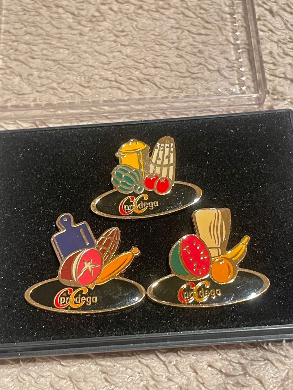Swiss Placchette & Badge: 3 alte Prodega Pins mit Box – Usato da Niederwangen BE venduto da m_s13 1