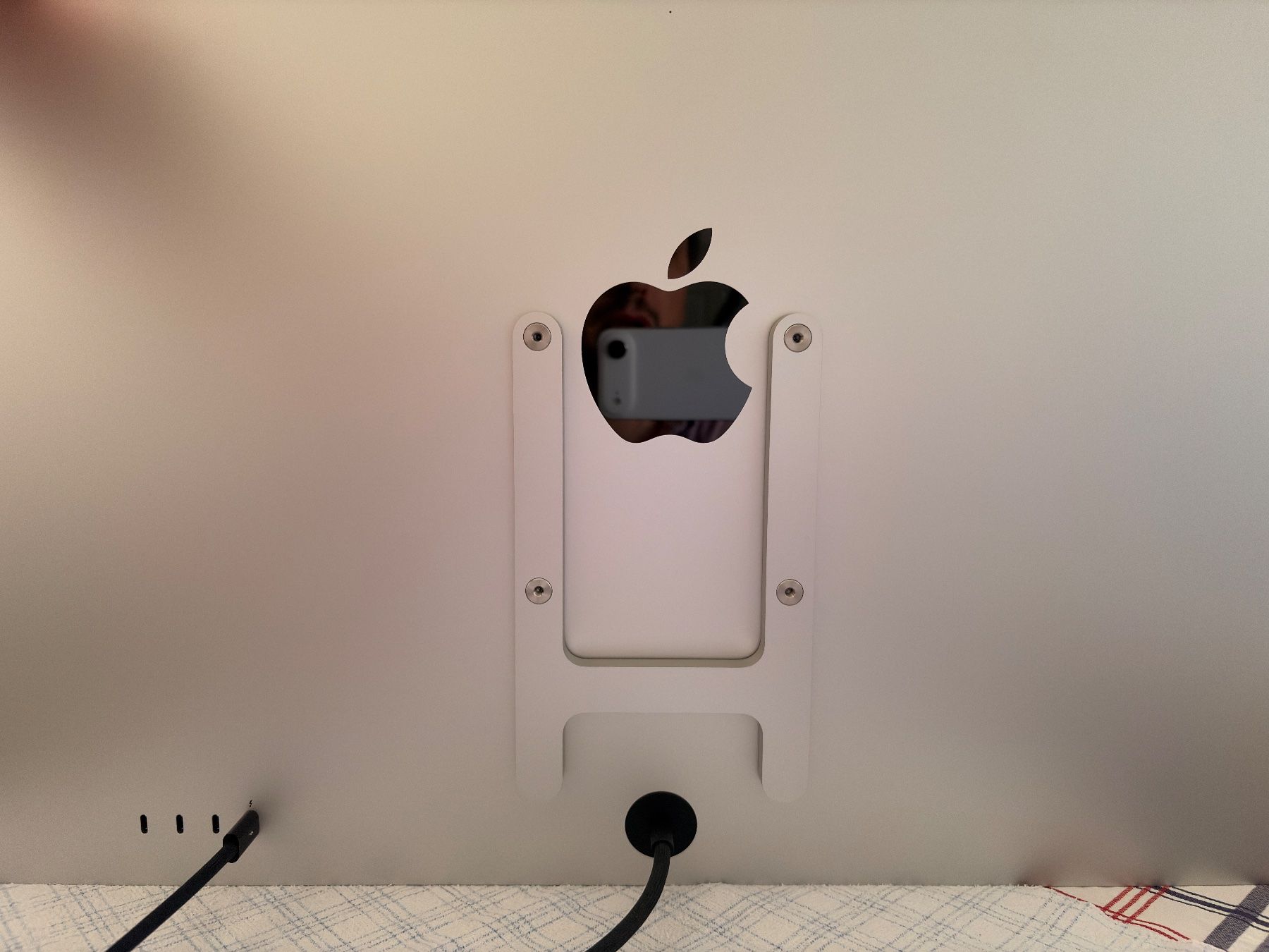 Apple PCs: Apple Studio Display Nano/VESA Mount, Apple Care 8.8.2028 – Neu (gemäss Beschreibung) aus Uster von woe_2xvz 6