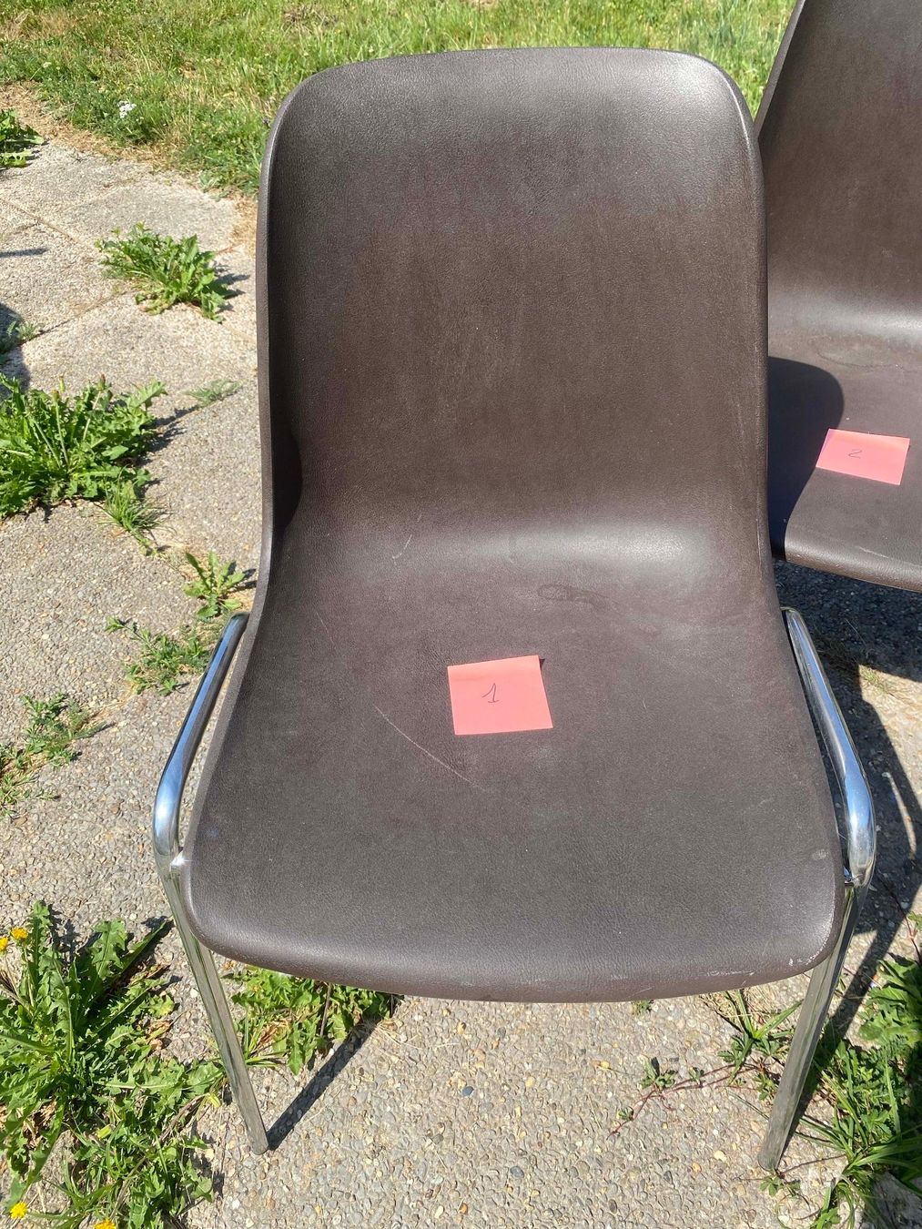 Sedie: Lot de 5 chaises brunes (1) – Usato da Savigny venduto da Yves1960 1