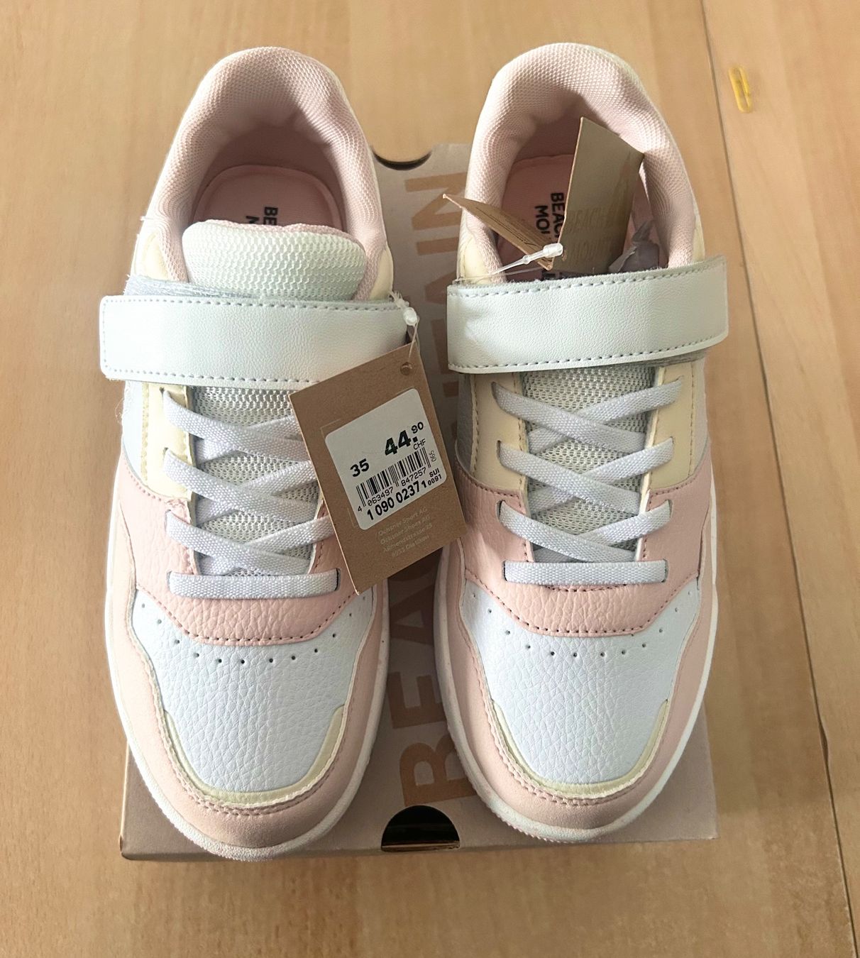 Schuhe für Mädchen: Sneakers 35 – Neu und originalverpackt aus Bellinzona von RossoScarlatto 1