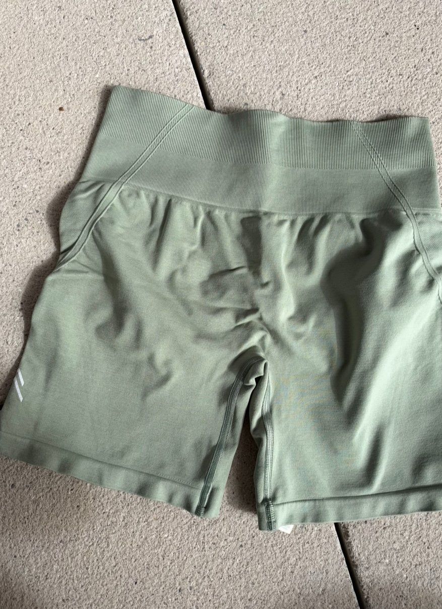 Oner Active Leggings: Oner Active Shorts – Neu (gemäss Beschreibung) aus Nyon von noi_tf8q 1