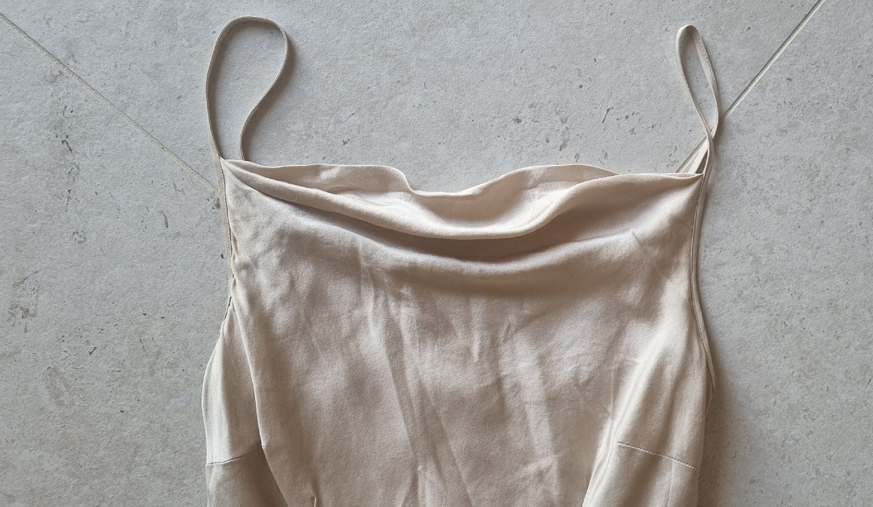 Kleider: Maxiseidenkleid von Designer Basics in beige Gr. 36 – Gebraucht aus Champlan von acr_kkd5 3