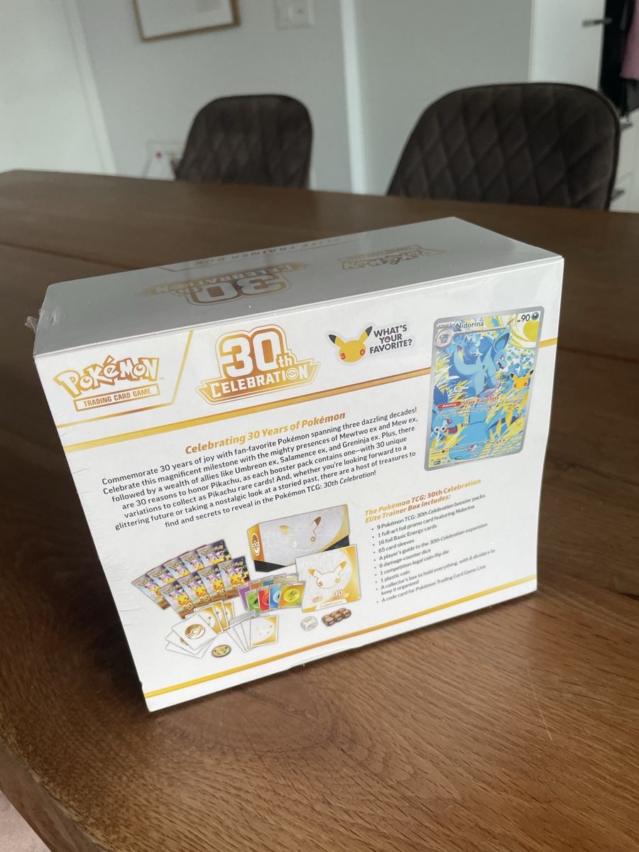 Pokémon Carte collezionabili: 30th Celebration Elite Trainer Box Englisch – Nuovo e nell'imballaggio originale da Kirchberg BE venduto da Legendary_Zapdos 1