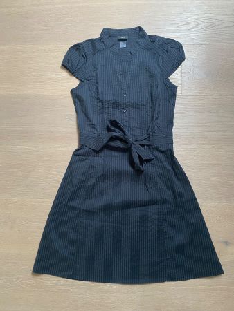 Neuwertiges schwarzes Sommerkleid Marke H&M Grösse 36