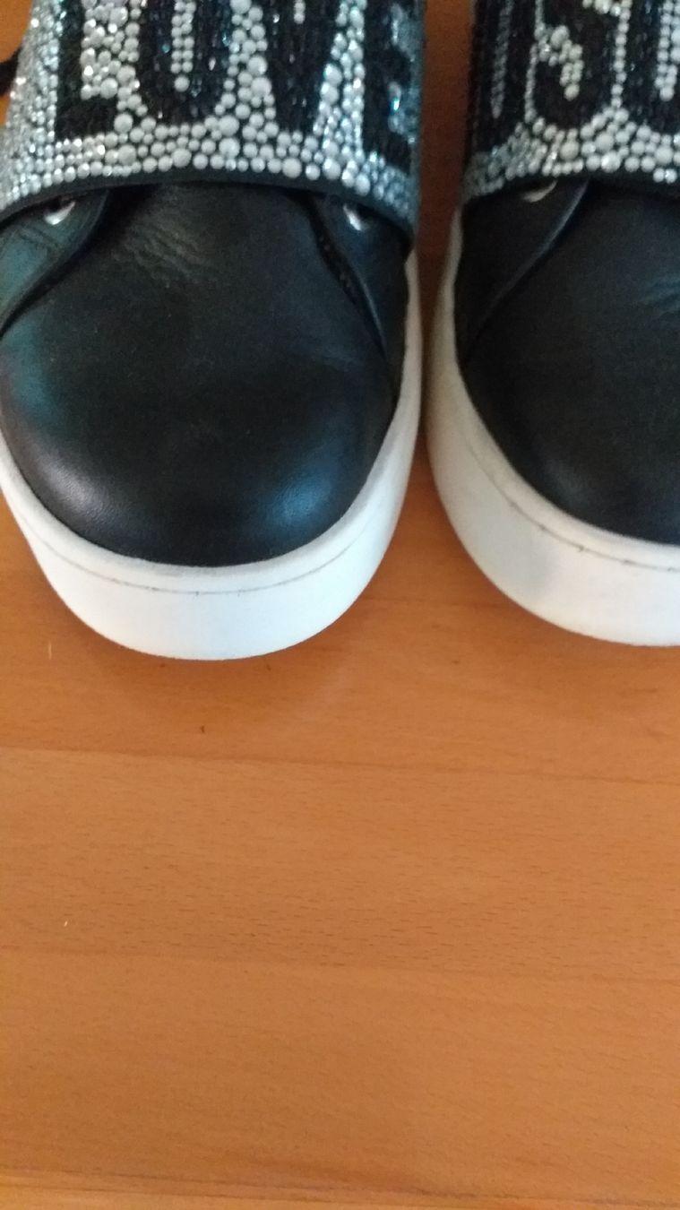 Scarpe da donna: Sneaker Moschino – Usato da Wünnewil venduto da 04Blume 1