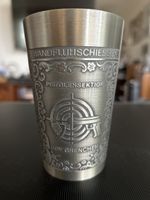 Zinnbecher Grenchen mit Pistolenmotiv, Sammlerstück!