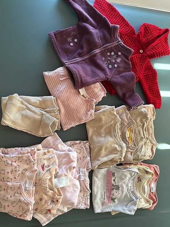 Lotti & Set di vestiti: Mädchen Babykleider Box Gr 62-68 – Usato da Hirzel venduto da IJ8810