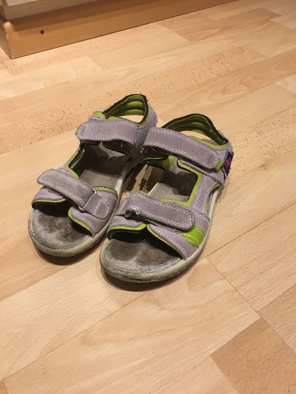 Scarpe per ragazze: Sandalen Grösse 32 – Usato da Uetendorf venduto da Gar_9pvy