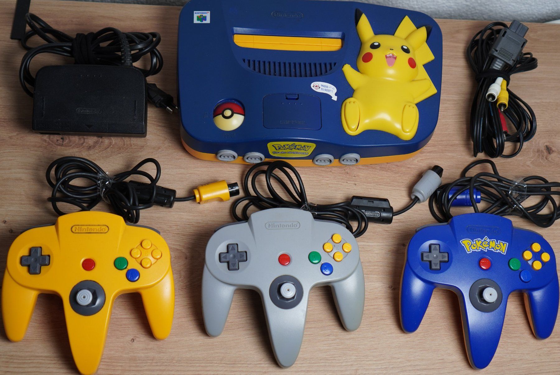 Nintendo Console: Nintendo 64 Pikachu Edition + 17 Spiele + 3 Controller – Usato da Oberwangen b. Bern venduto da pas_x72k 1