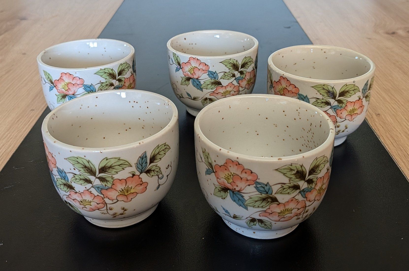 Tazze: Lot de -4- tasses et -5- bols – Nuovo (secondo la descrizione) da Villariaz venduto da Mariejoconde 4