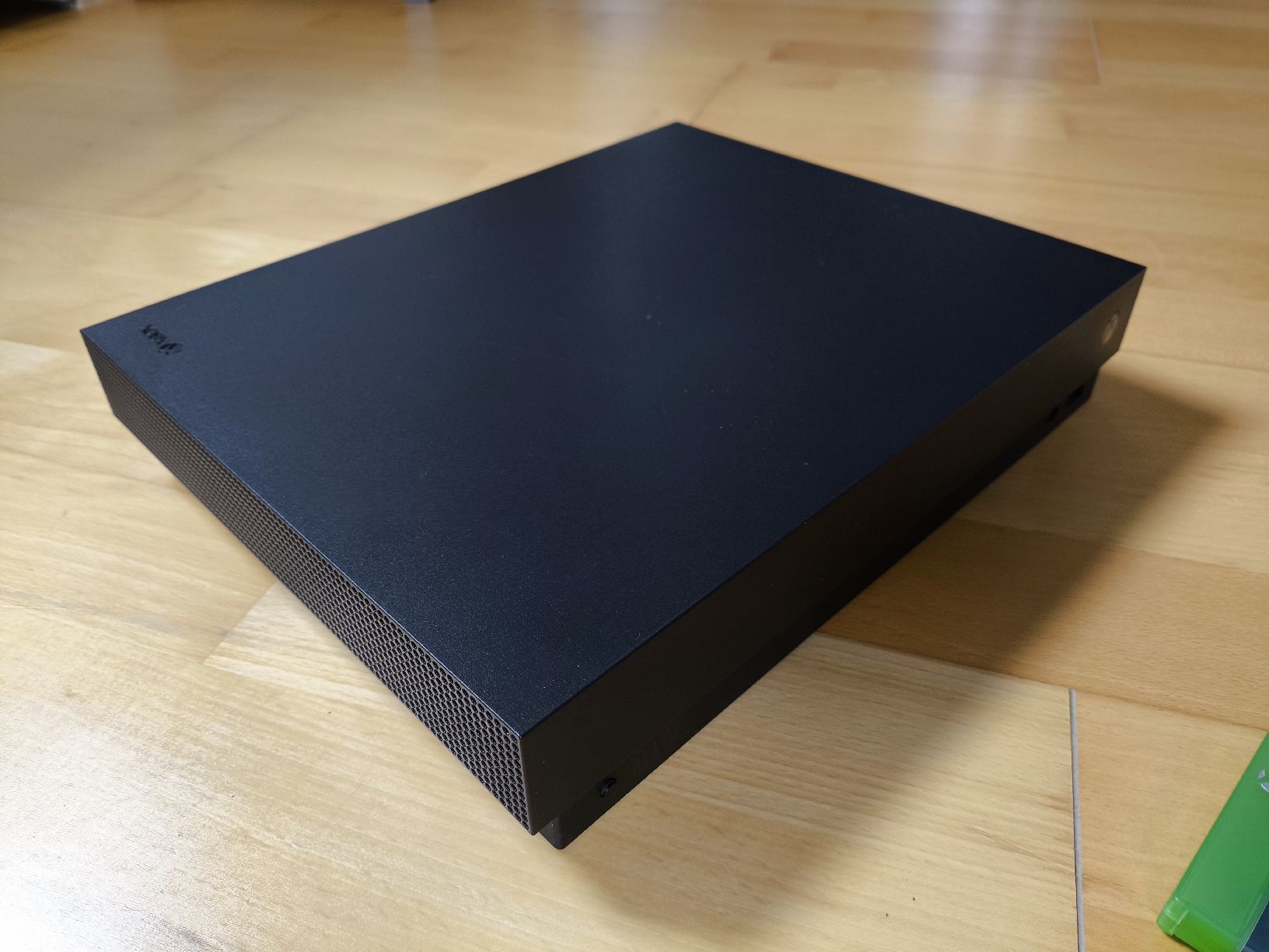 Microsoft Console: Xbox One X 1TB 2 Controller mit Akku und Ladestation  – Usato da Weggis venduto da TNT14 1