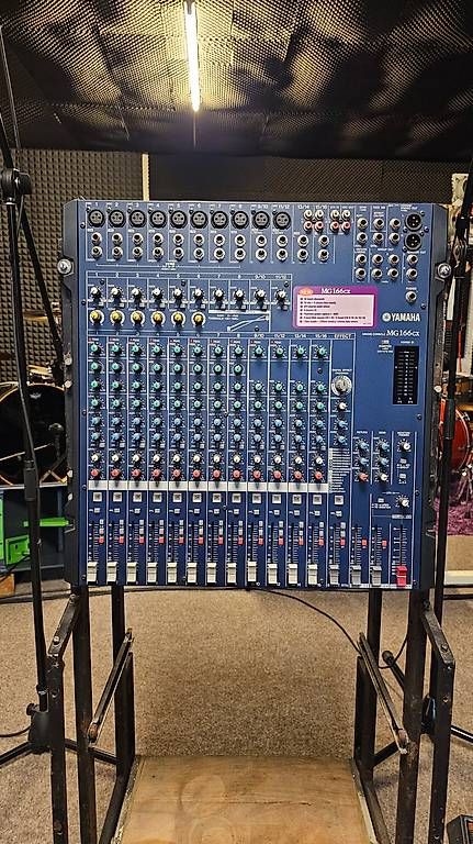 Platines de mixage: Mischpult Yamaha MG166CX – D'occasion à Cazis par ramunrinsche