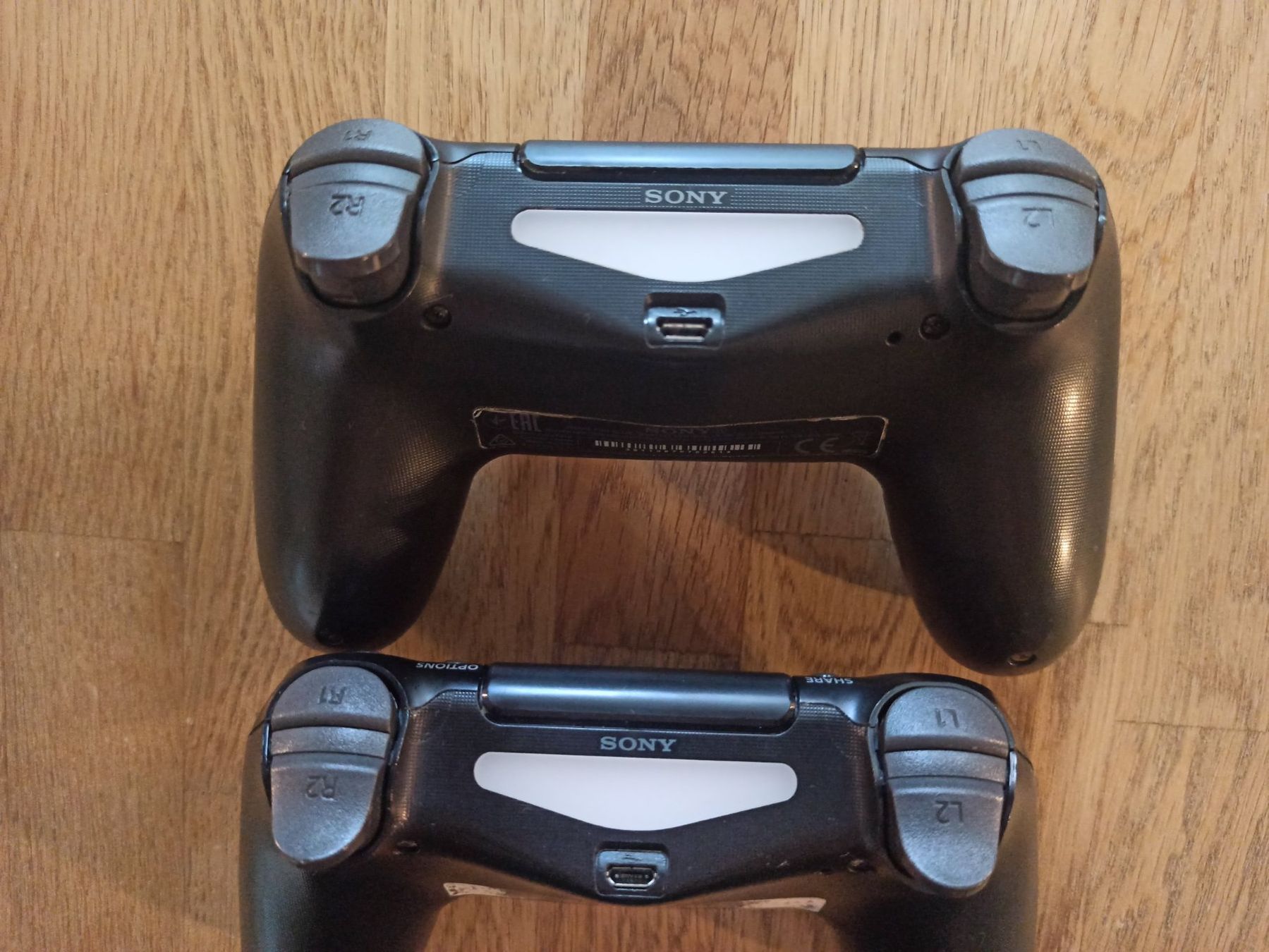 Manettes: 2 x Original Controller Sony PS4 Wireless DualShock 4 V2 – D'occasion à Oberweningen par mar_87mx 6