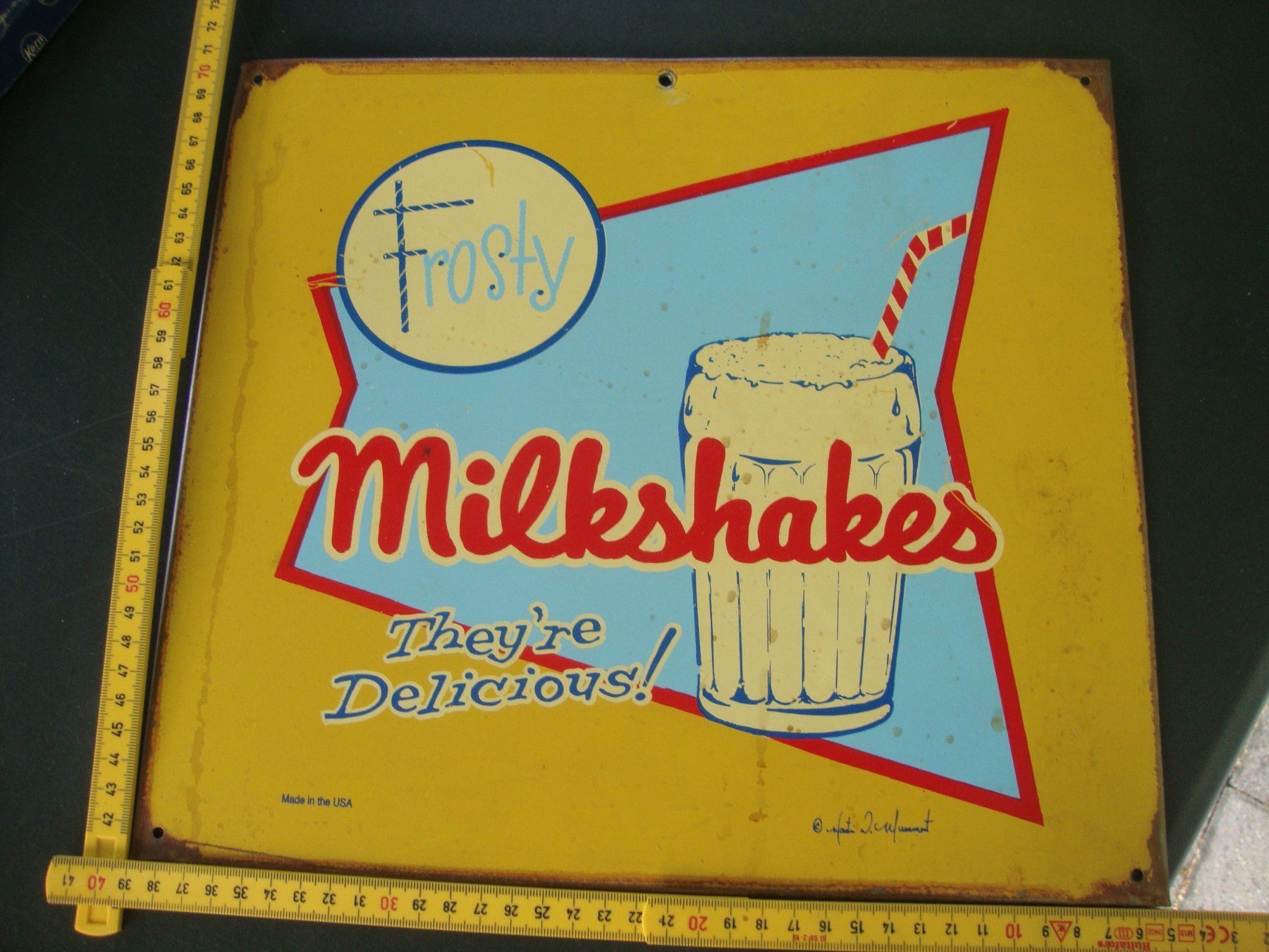 Ecriteaux: Älteres Blechschild "Milkshakes" ca. 30 x 35 cm – D'occasion à Winterthur par halle07