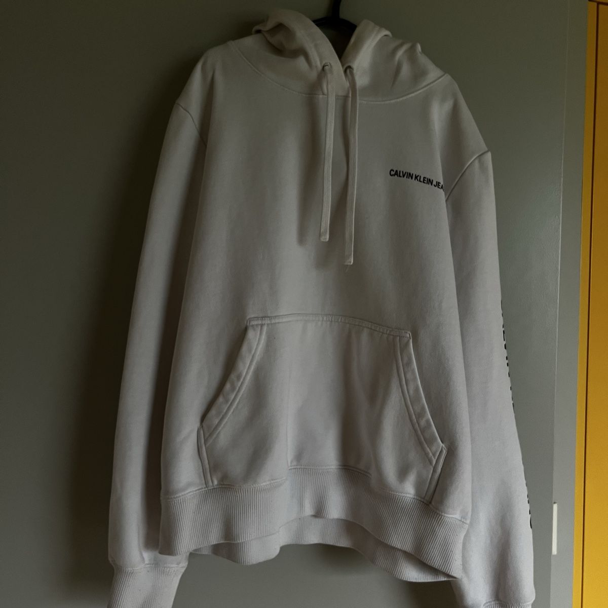 Calvin Klein Maglioni & Felpe: Weisser Calvin Klein Hoodie  – Usato da Chur venduto da noe_mh8b 1