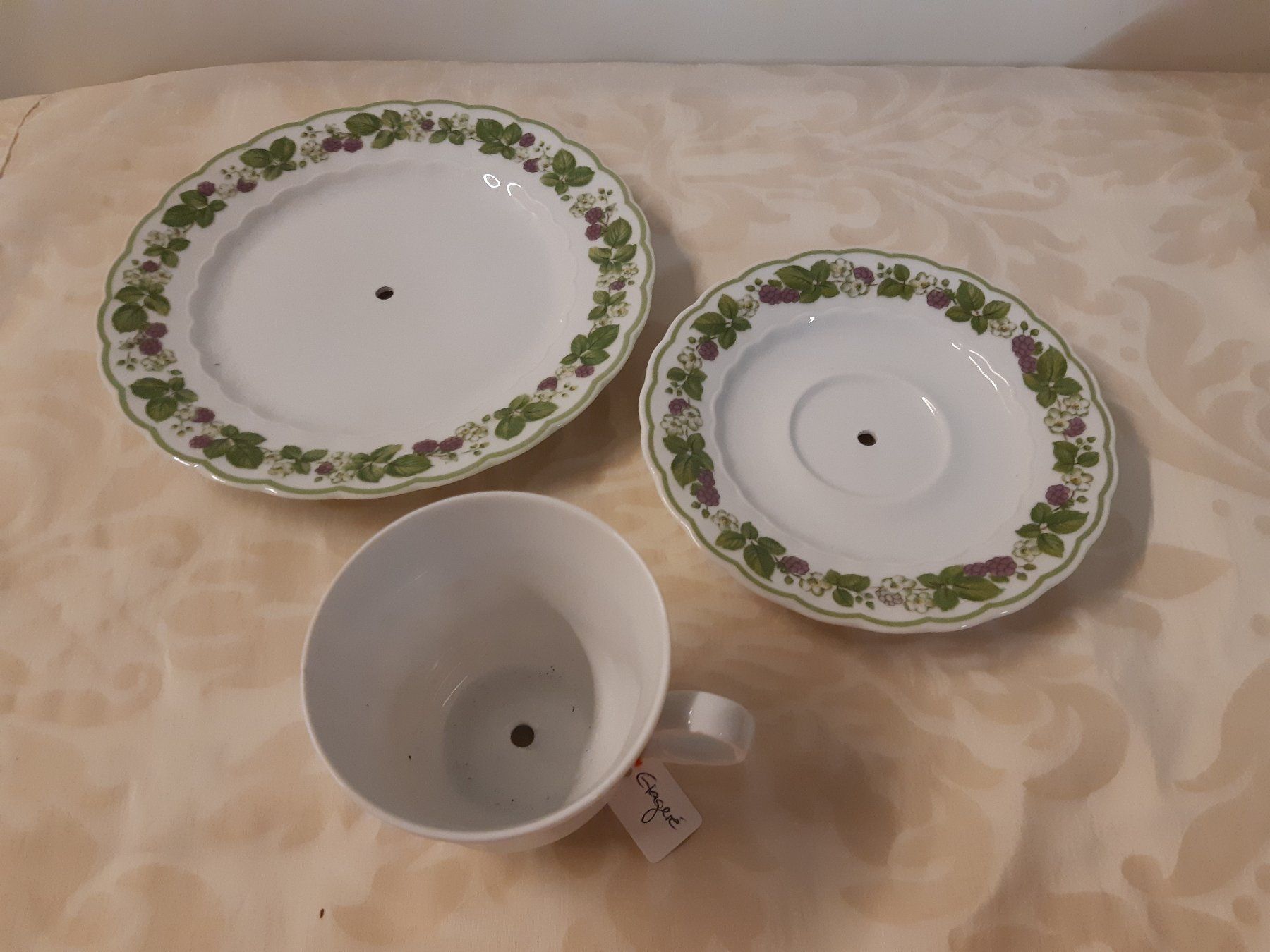 Piatti di portata: verschiene farbige Etagere – Usato da Studen SZ venduto da Handwerkstatt9698 3