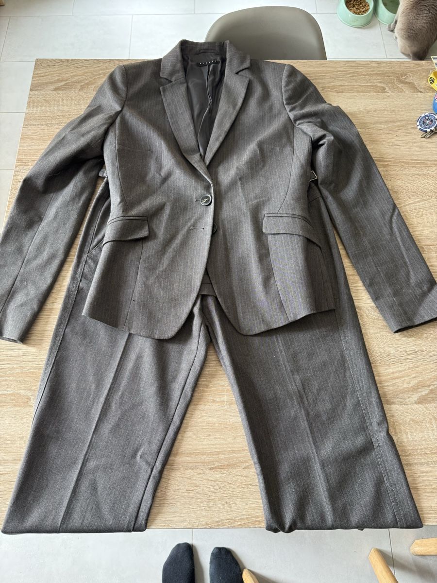 Completi & Tailleur: Ensemble tailleur, gris, élégant, taille 36! – Nuovo (secondo la descrizione) da Conthey venduto da ros_j9d6 2