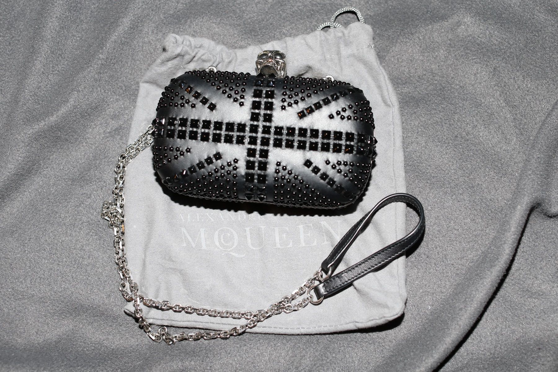 Alexander Mcqueen Borse da donna: Alexander McQUEEN Skull Clutch schwarz – Usato da Horw venduto da dar_ddz9