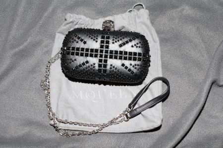 Alexander McQUEEN Skull Clutch schwarz