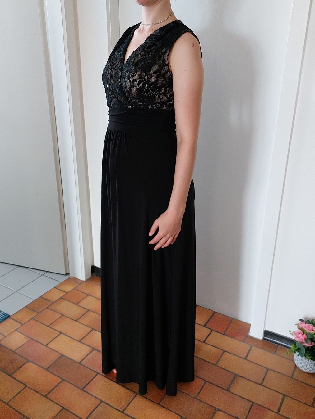 Vestiti: Schwarzes Abendkleid mit Spitze, Grösse 38, neuwertig – Usato da Bern venduto da titaniumsnow 2