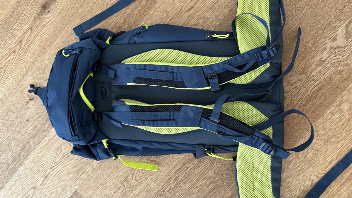 Zaini: Rewind Comfort Fit 30L Hiking Backpack – Usato da Boswil venduto da hey.itsme 2
