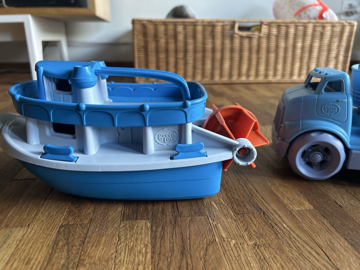 Jouets: Green Toys Auto Transporter & Boot – D'occasion à Kriens par Exberlinerz 1