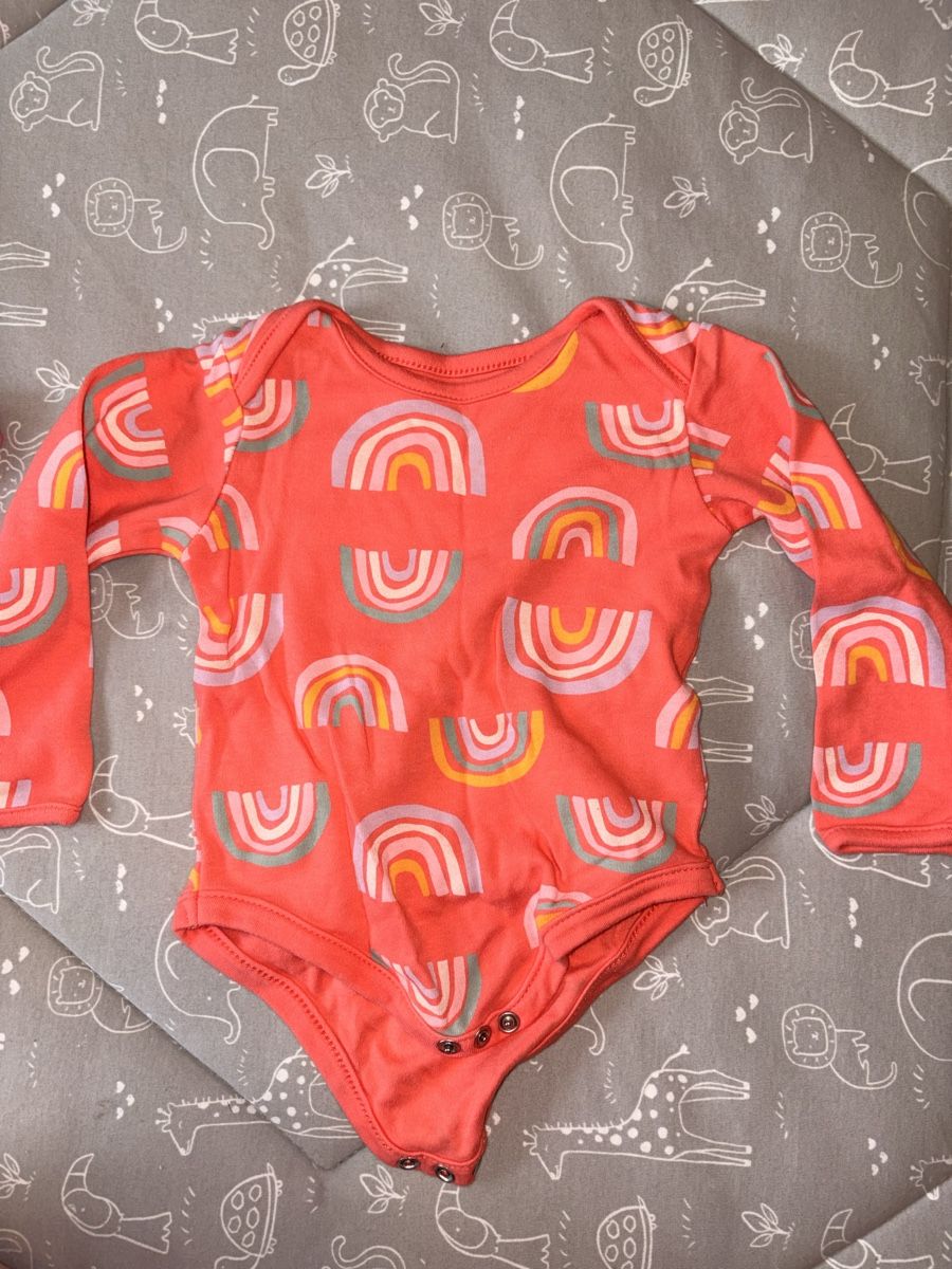 Lotti & Set di vestiti: Baby Mädchen Body 4-6 Monate  – Usato da Wolfwil venduto da kar_dg85 2