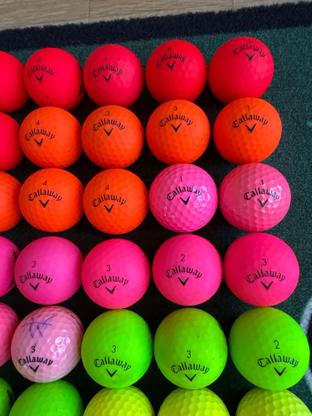 Callaway Bälle: 40 div. farbige Golfbälle Callaway, guter Zustand – Gebraucht aus Münchenbuchsee von Mantik 1