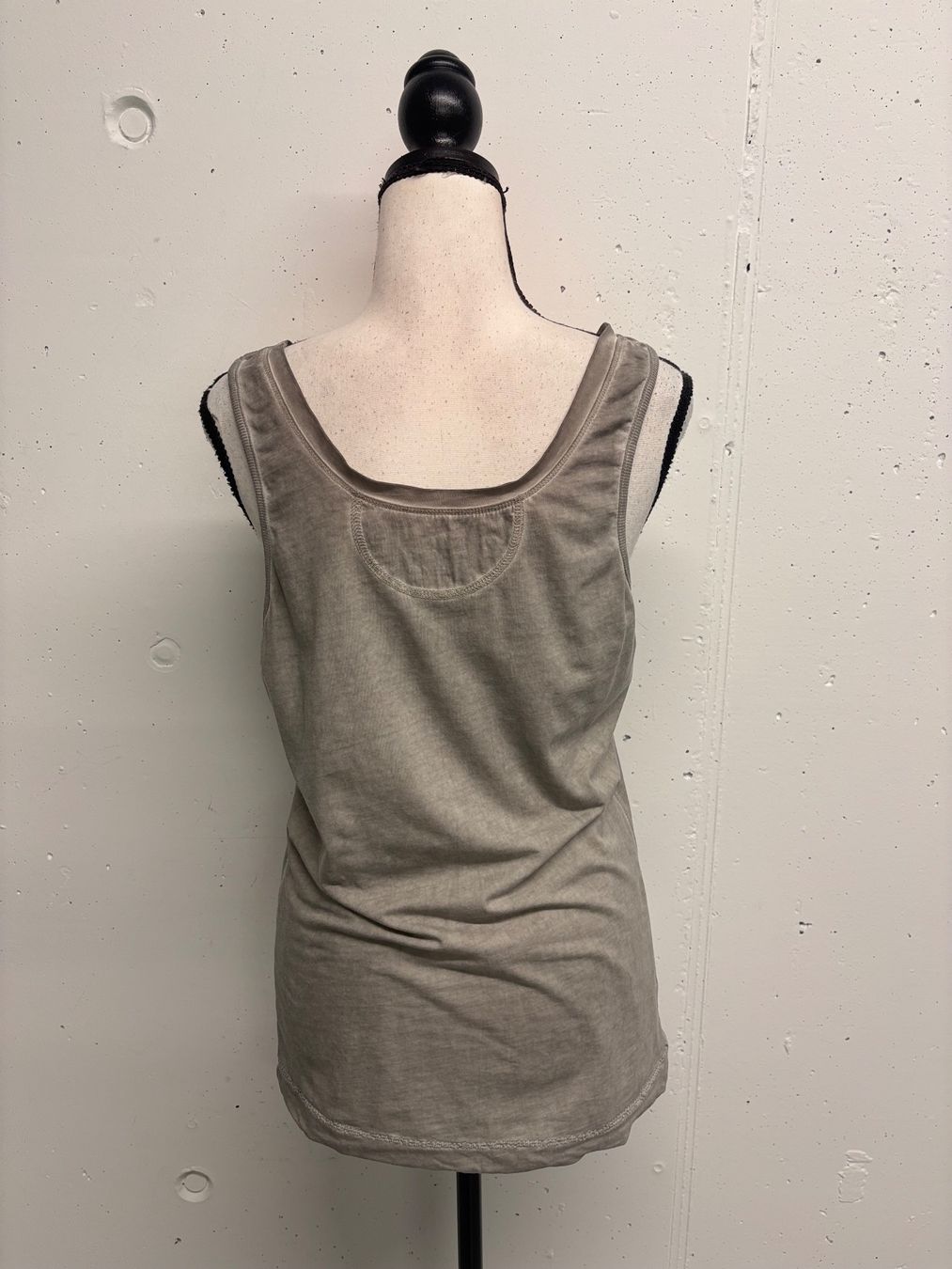 Nile Top: Nile Tanktop grau Gr. L Baumwolle Batik Top – Nuovo (secondo la descrizione) da Regensdorf venduto da secondchancefashion 2
